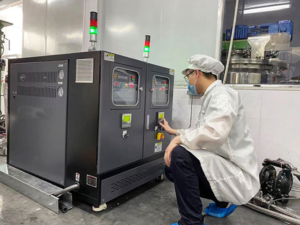 鋰離子電池電極漿料制備和涂布，攪拌機(jī)模溫機(jī)控制溫度