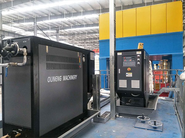 隔熱墊成型模溫機(jī)，為汽車內(nèi)飾件提供控溫解決方案